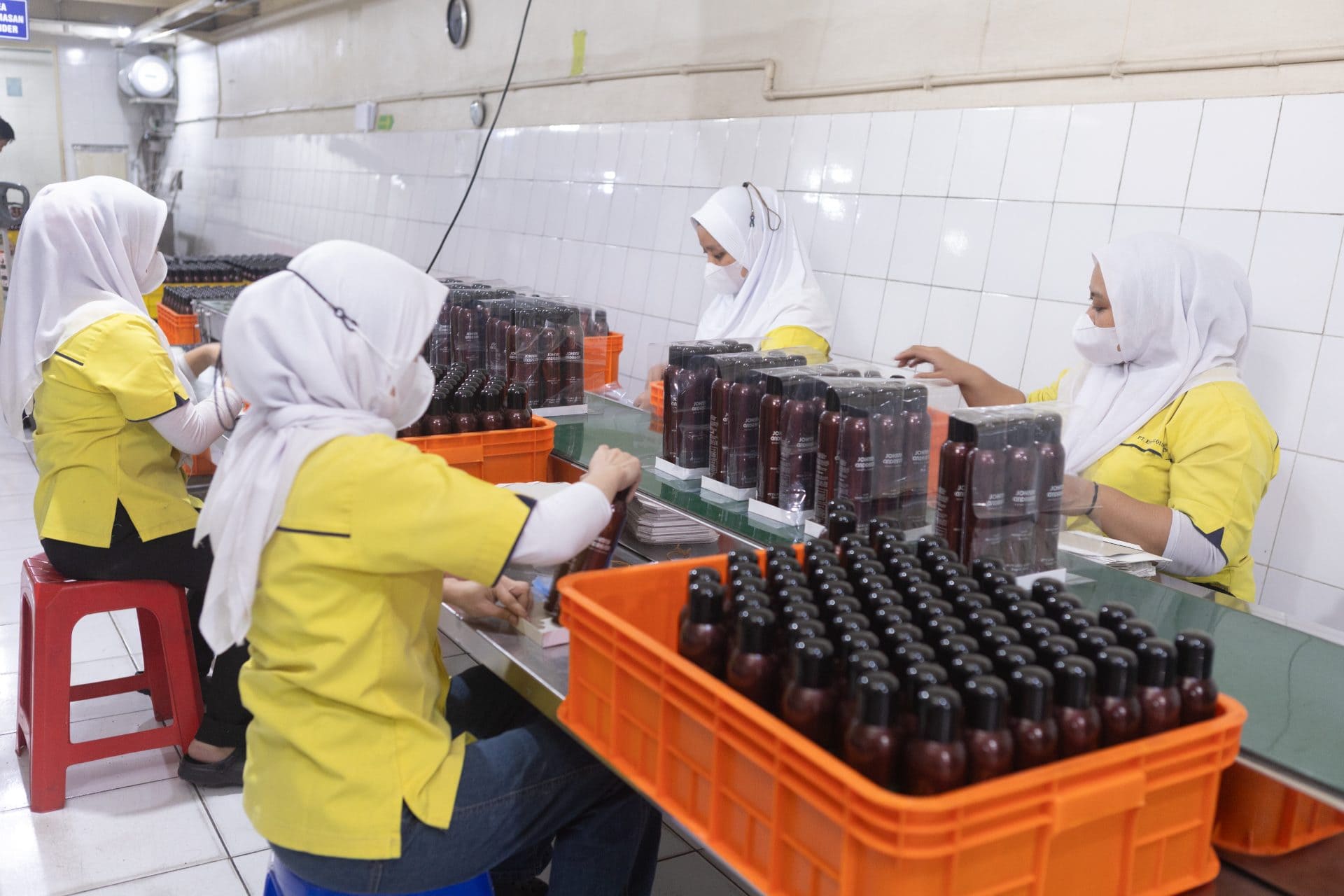Tim pengemasan produk personal care